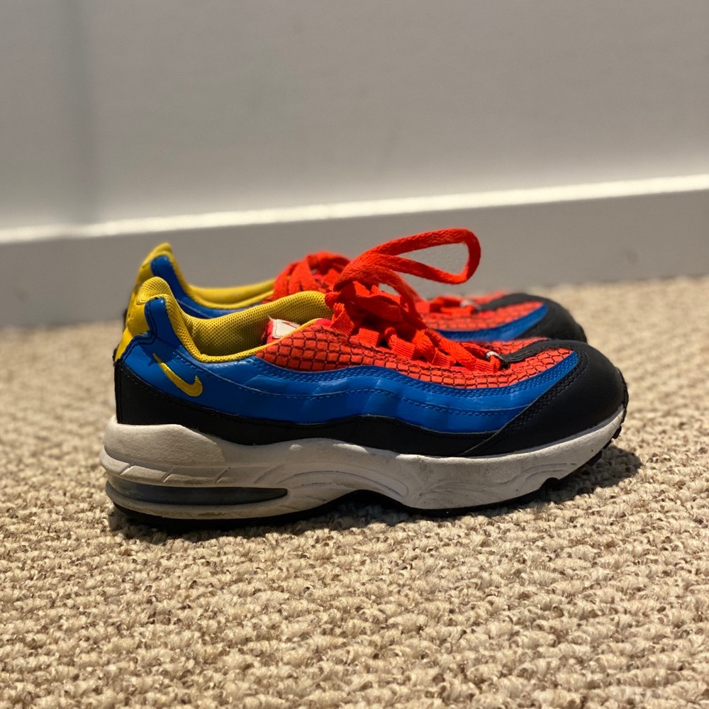 Boy’s Nike Shoes, Size 1